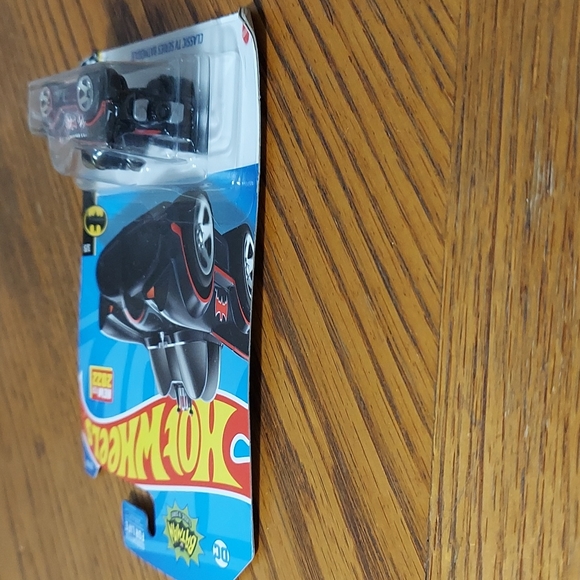 Hot Wheels Classic TV Series Batmobile - Picture 3 of 8